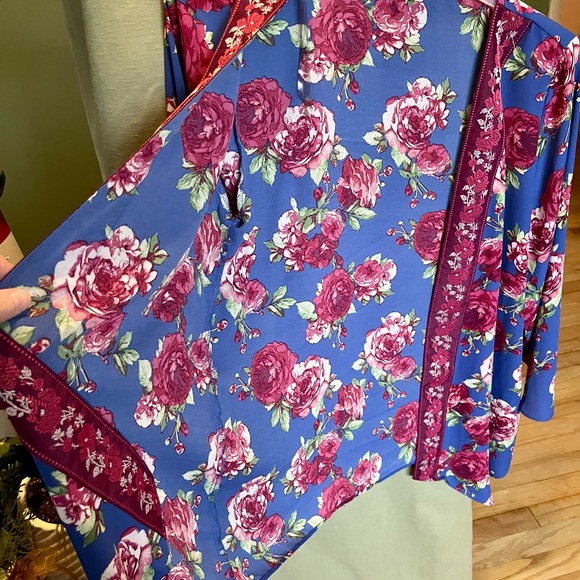 2 shirt combo (because they go so perfectly together) Sleeveless blouse+Coverup - Picture 6 of 12